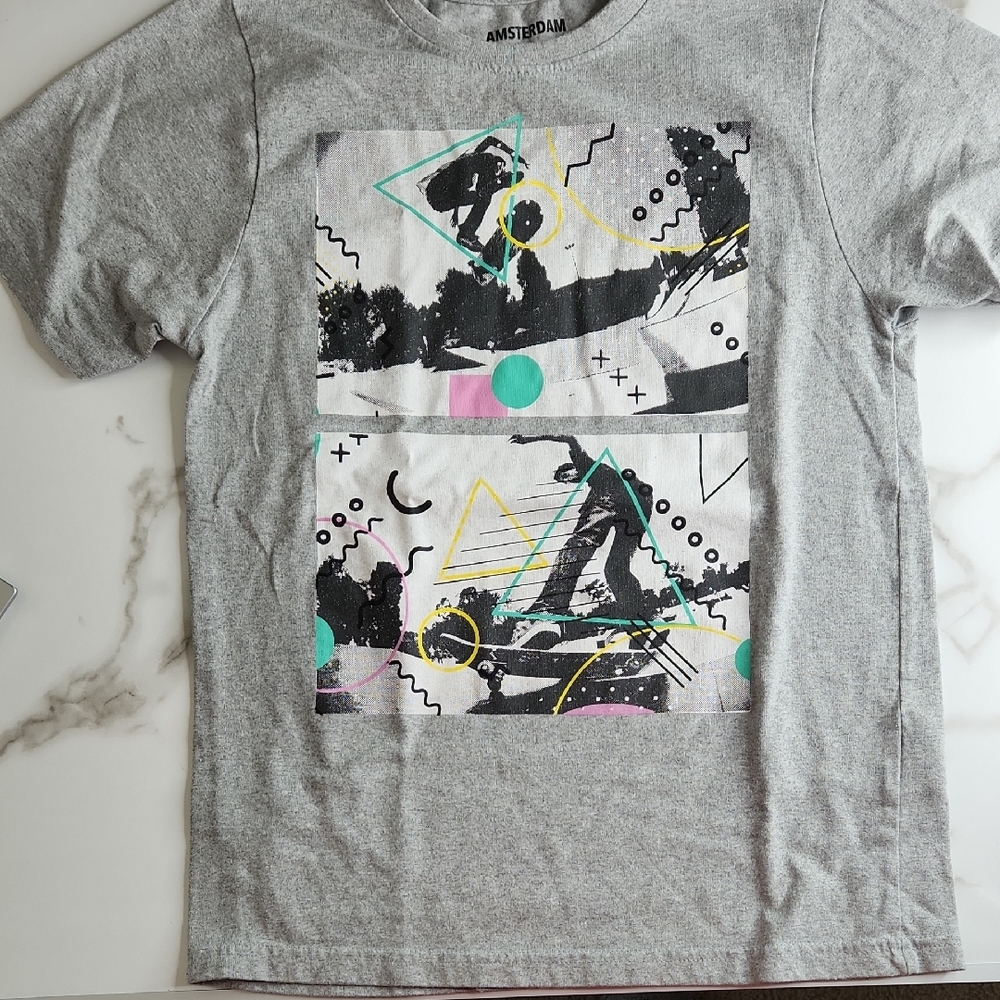 Graphic Gray and Black Short Sleeve Tee